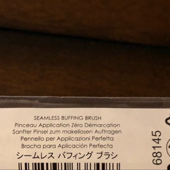 bareMinerals Seamless Buffing Brush - Picture 2 of 2